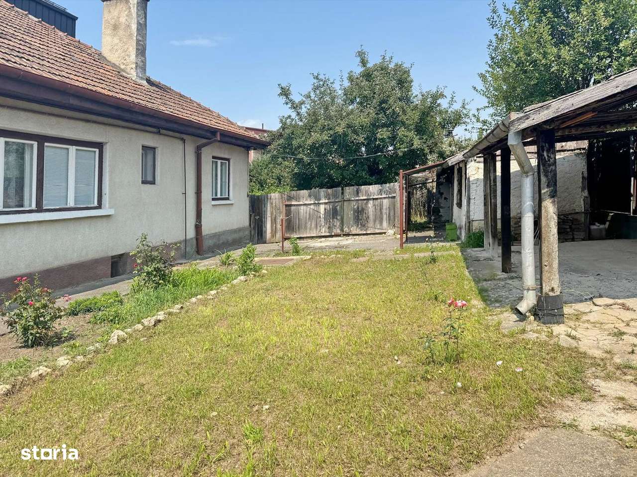 CASA CU POTENTIAL IN CARTIERUL FLORILOR - Imagine principală: 2/15