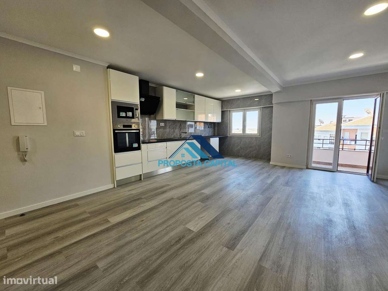 APARTAMENTO T4 REMODELADO CENTRO AMORA-9