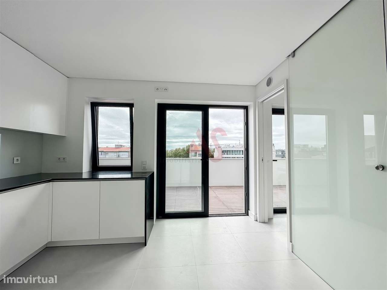 Apartamento T4 recuado para arrendamento no coração de Matosinhos Sul. - Grande imagem: 4/33