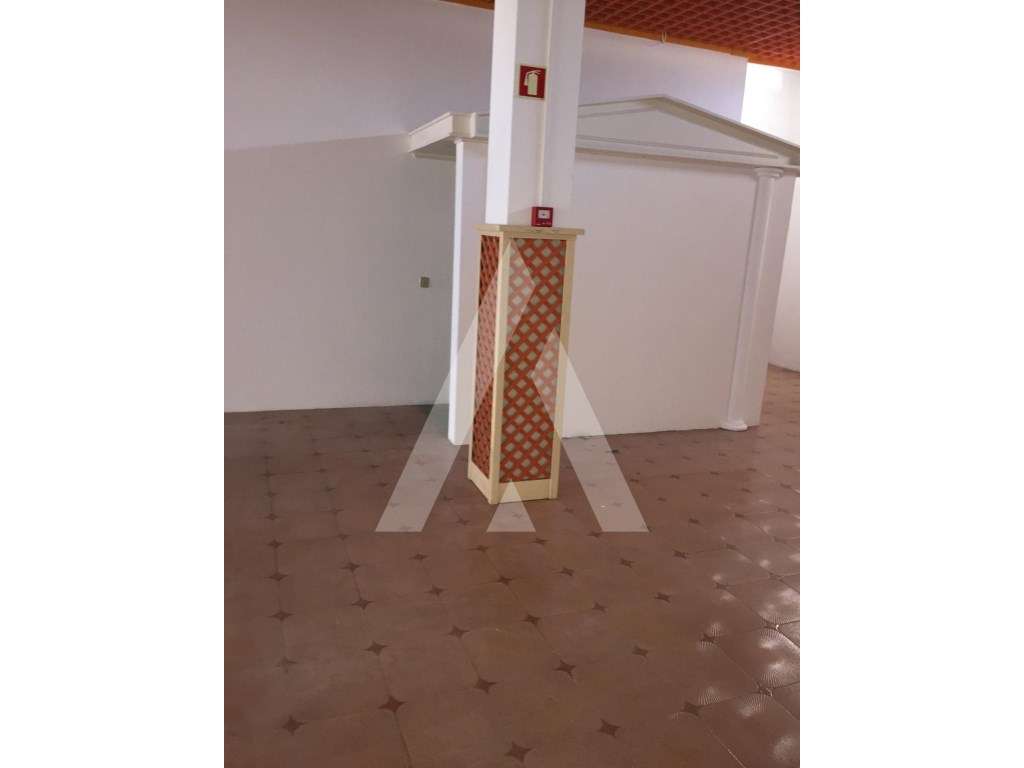 Loja na Gafanha da Nazaré, com garagem fechada.-1