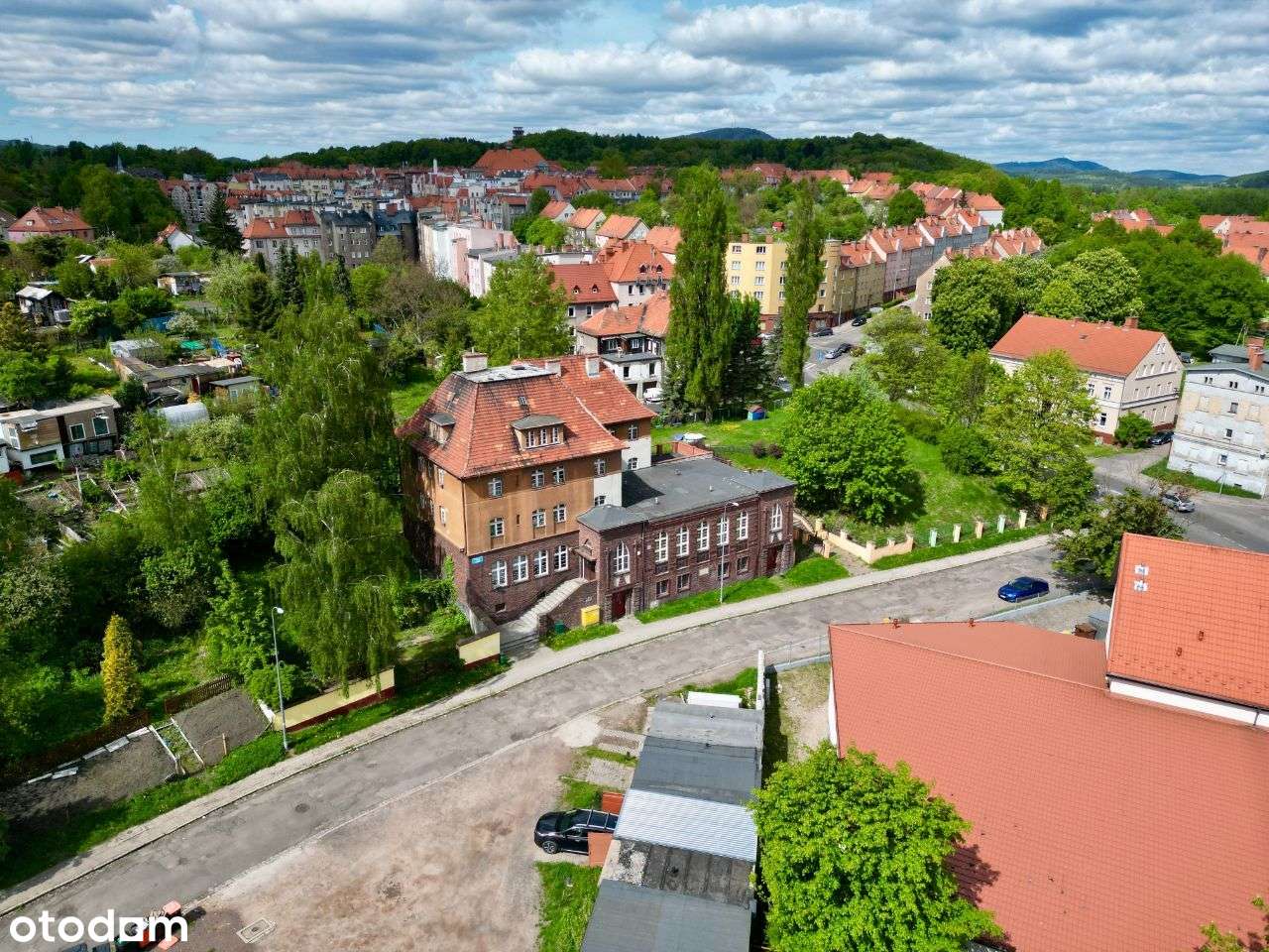 Nieruchomość idealna na szkołę, przychodnię, apartamenty-0