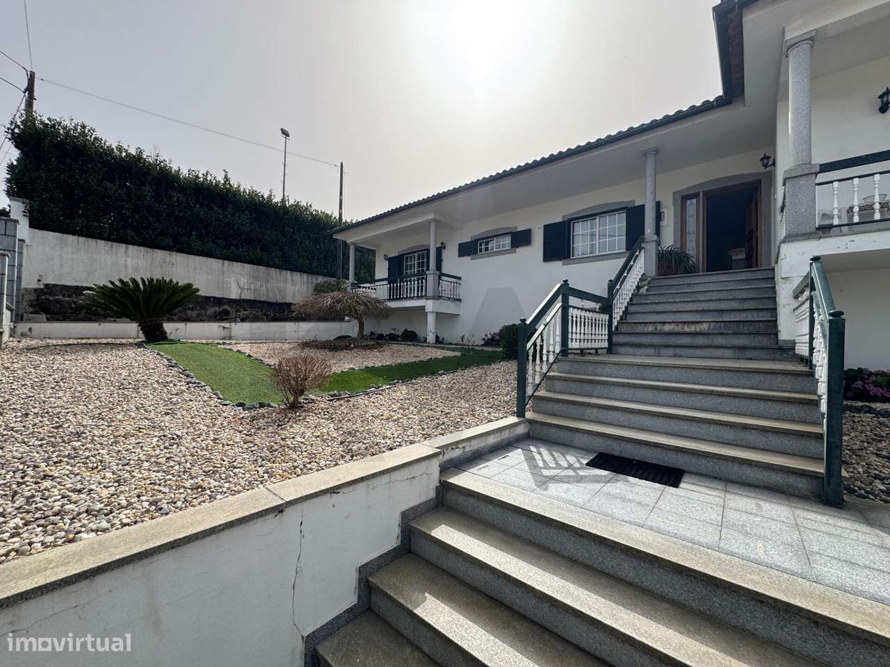 Moradia T4 Térrea na Póvoa da Medronhosa: Eficiência A+ e Lazer de Lux - Grande imagem: 3/45