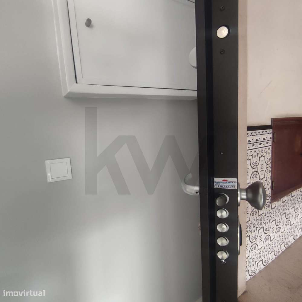 Apartamento T3 na Cruz de Pau – Remodelado e com Excelente Localização-15