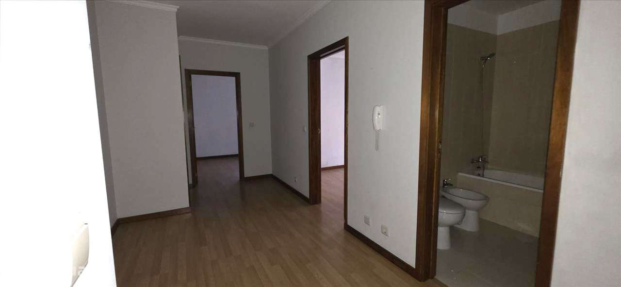 Apartamento T1 + Arrecadação Paço de Sousa (Penafiel)-11