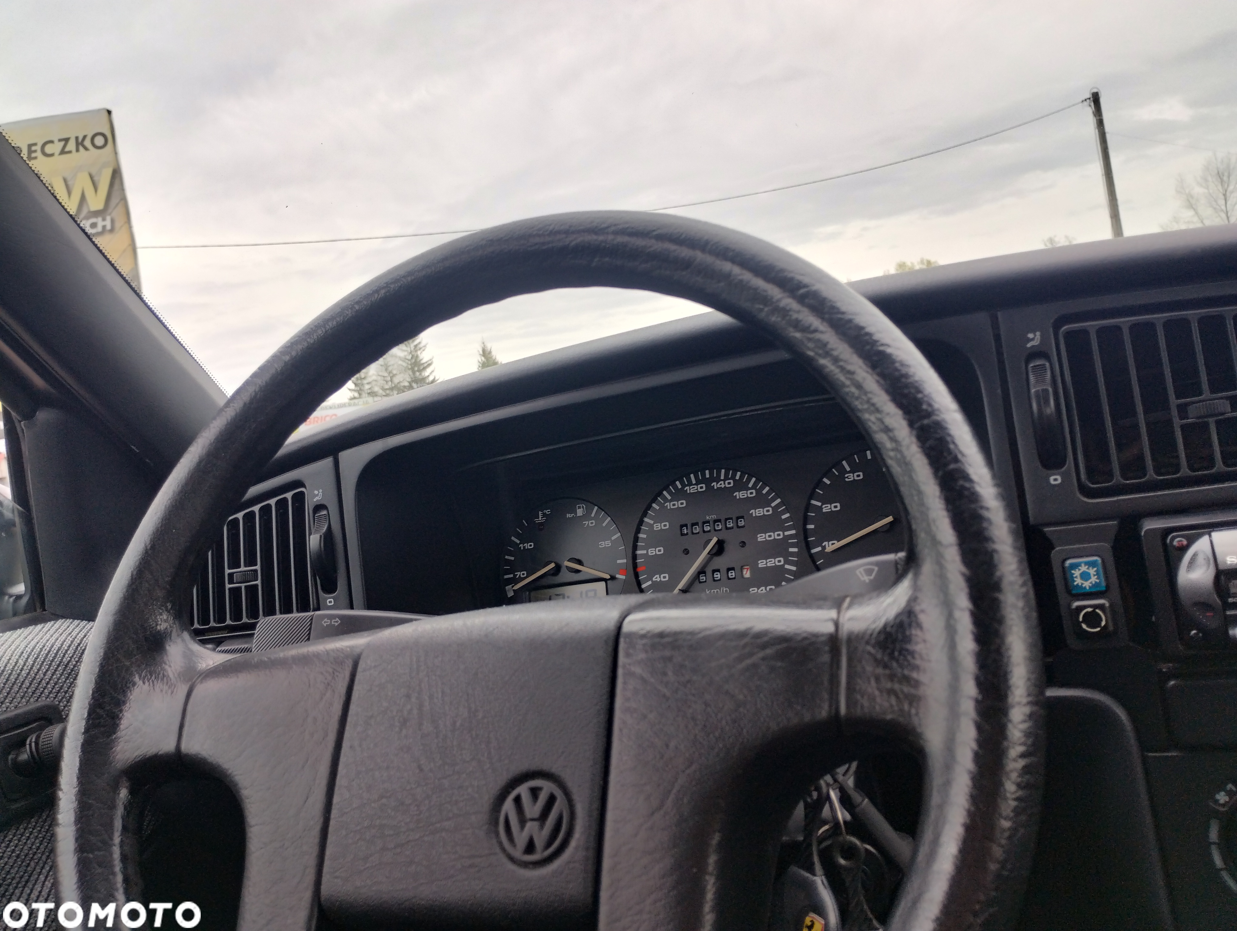 Volkswagen Passat 1.8 GL - 22