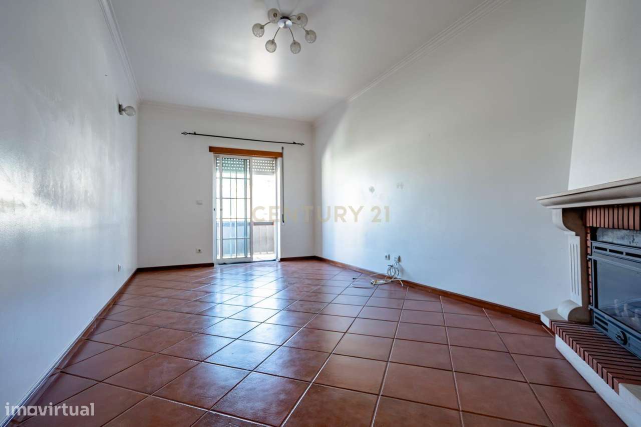 Apartamento T3 com elevador e garagem no centro da Lousã-15