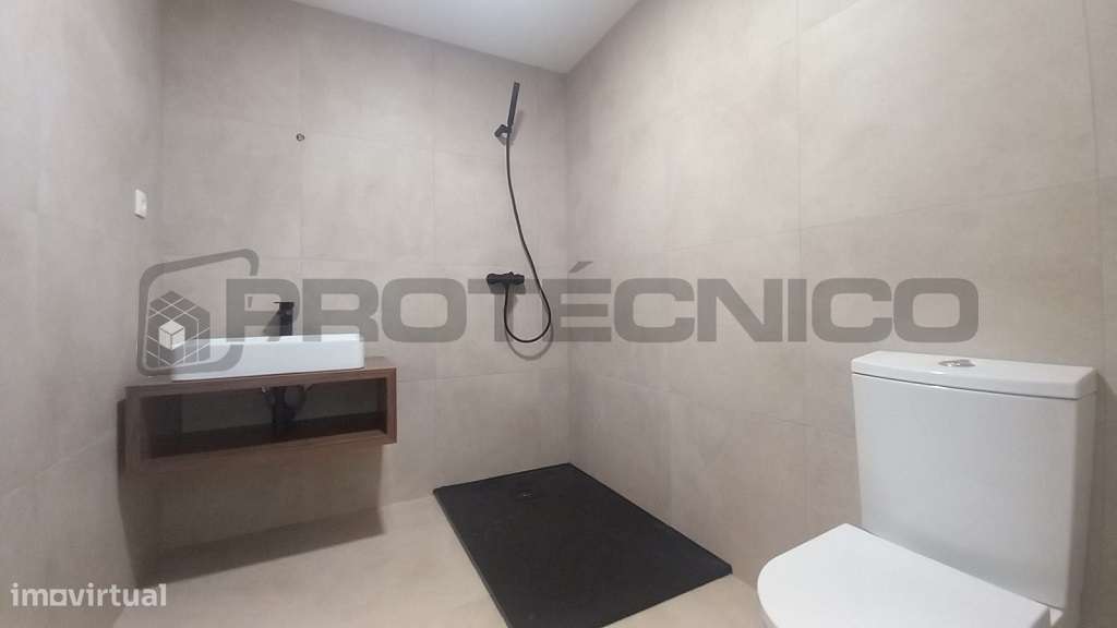 Moradia T3 Geminada – Aradas - PRONTA A HABITAR!-7