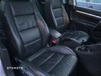 Volkswagen Golf 1.6 TDI DPF Highline - 29