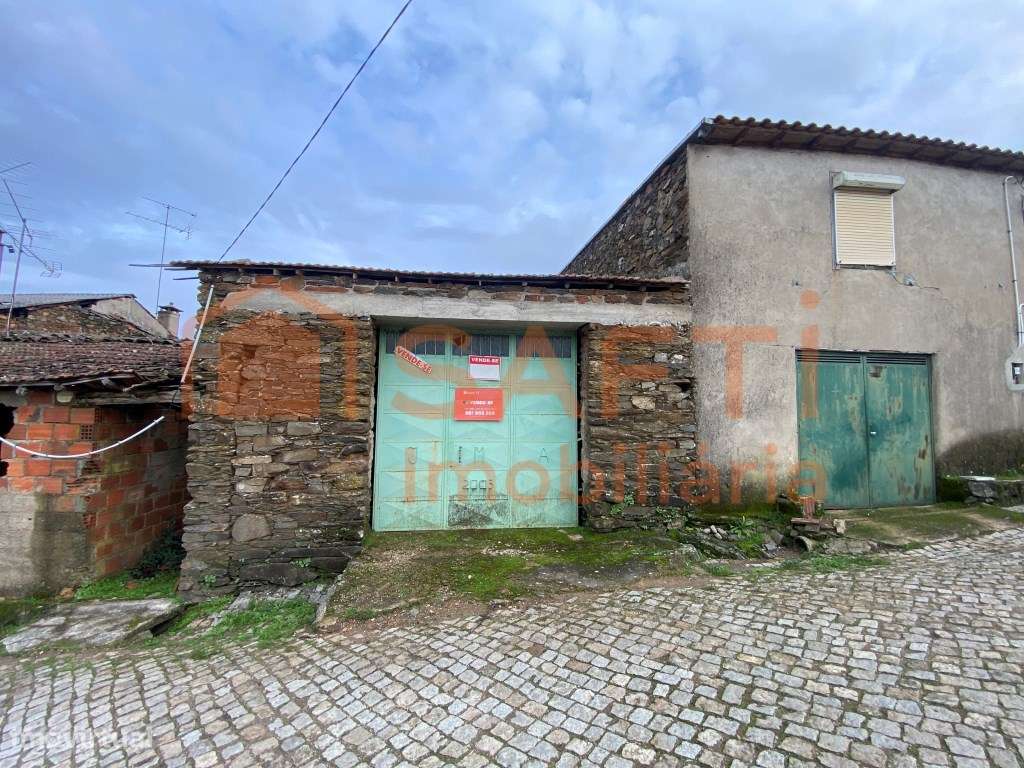 Palheiro em Pedra com 240m² de Terreno em Vinhas-Macedo de Cavaleiros-0