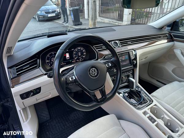 Volkswagen Passat Variant 2.0 TDI DSG 4Motion Highline - 11