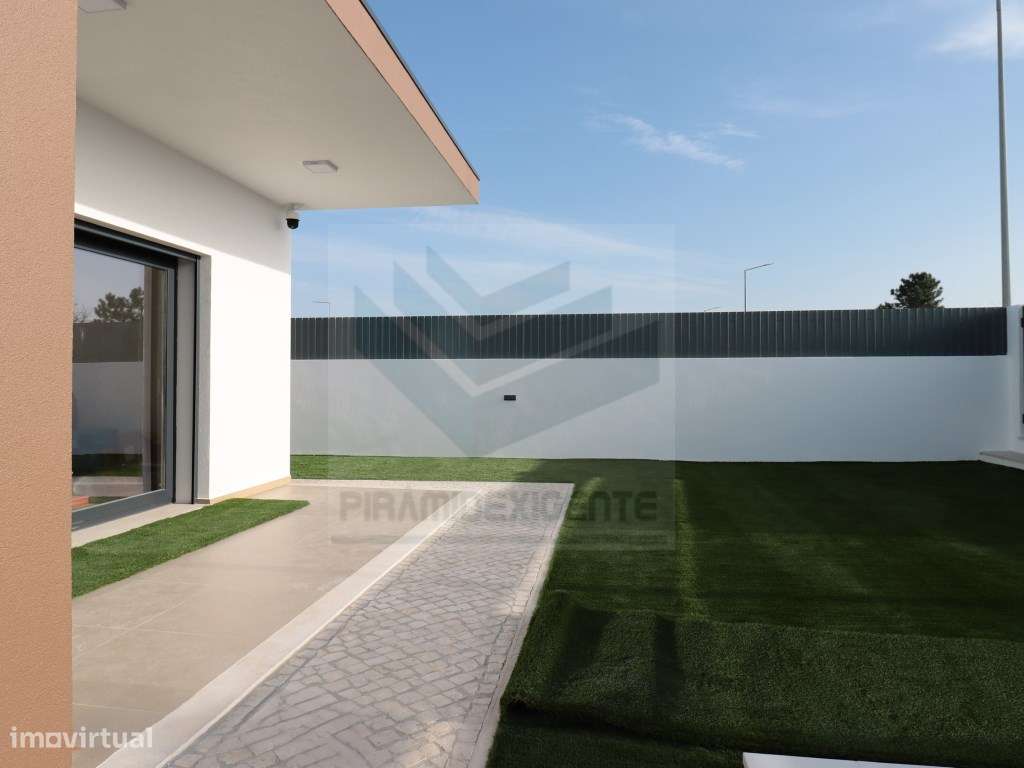 Moradia Isolada, Nova, 3 Suítes, Piscina, Perto de Tudo! - Grande imagem: 4/36