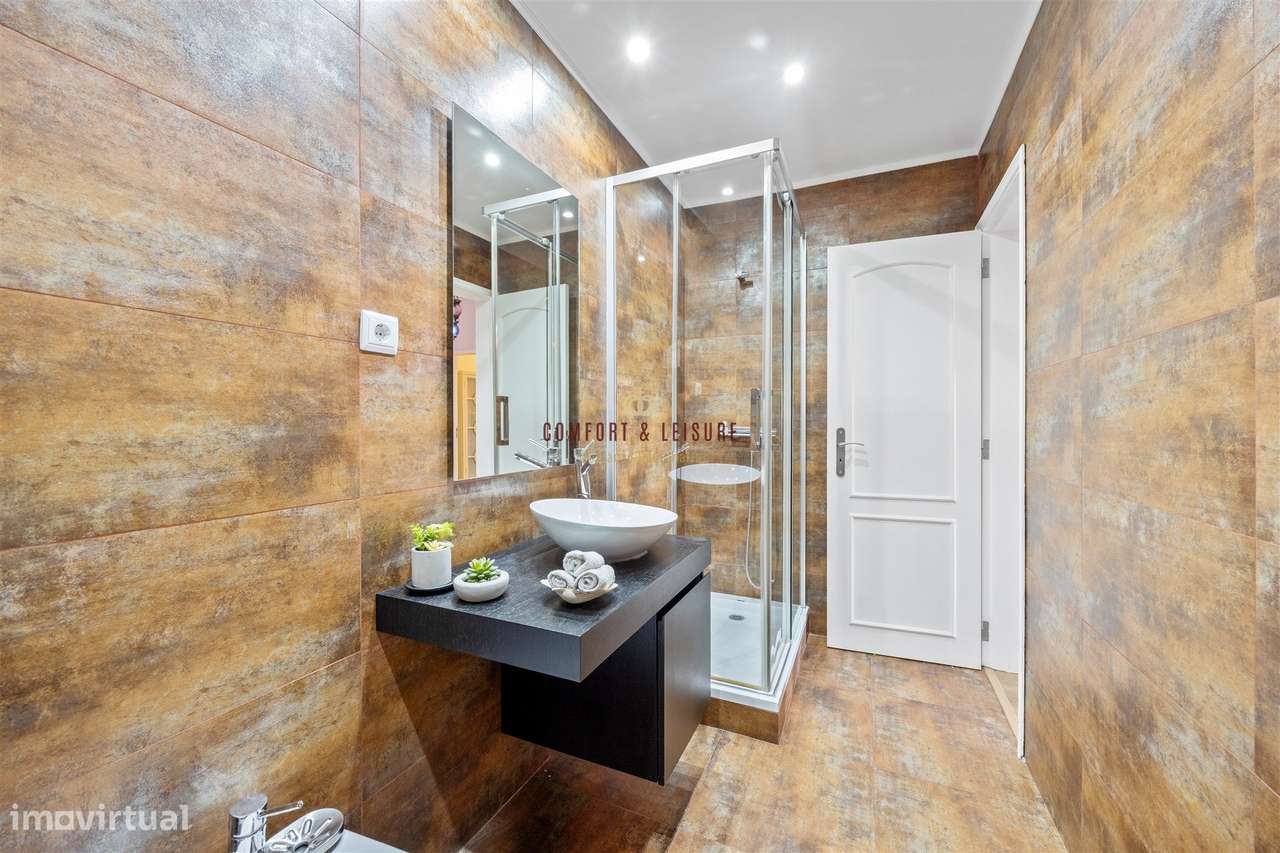 Apartamento com 4 quartos, 2 wc, parqueamento e arrecadação na Ramada,-38