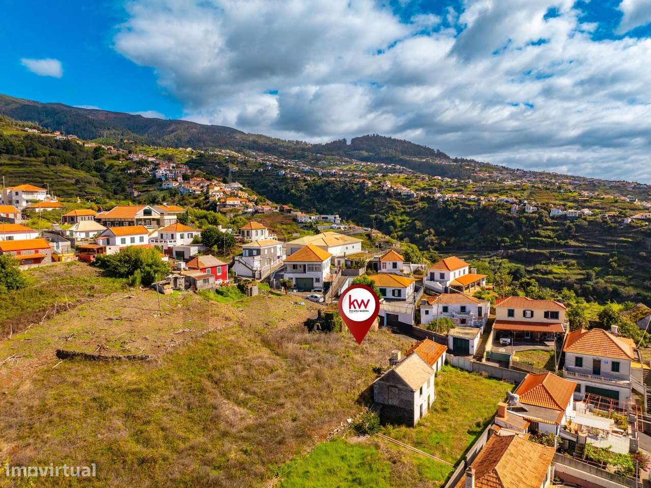 Ruína inserida em lote de 411m2 no Lombo do Salão-Calheta - Grande imagem: 5/13