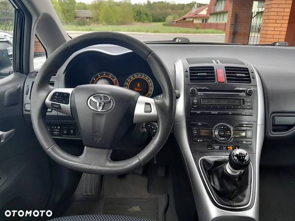 Toyota Auris 1.33 Dual-VVT-i Design Edition - 11