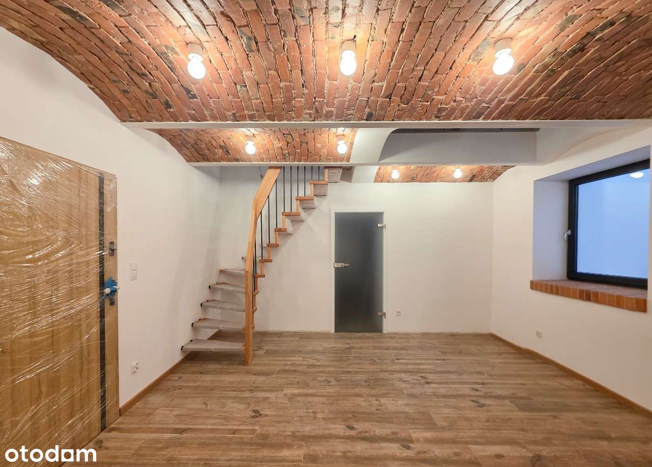 Unikatowy loft w sercu Poznania – cegła – szklane sufity -dwupoziomowy-1