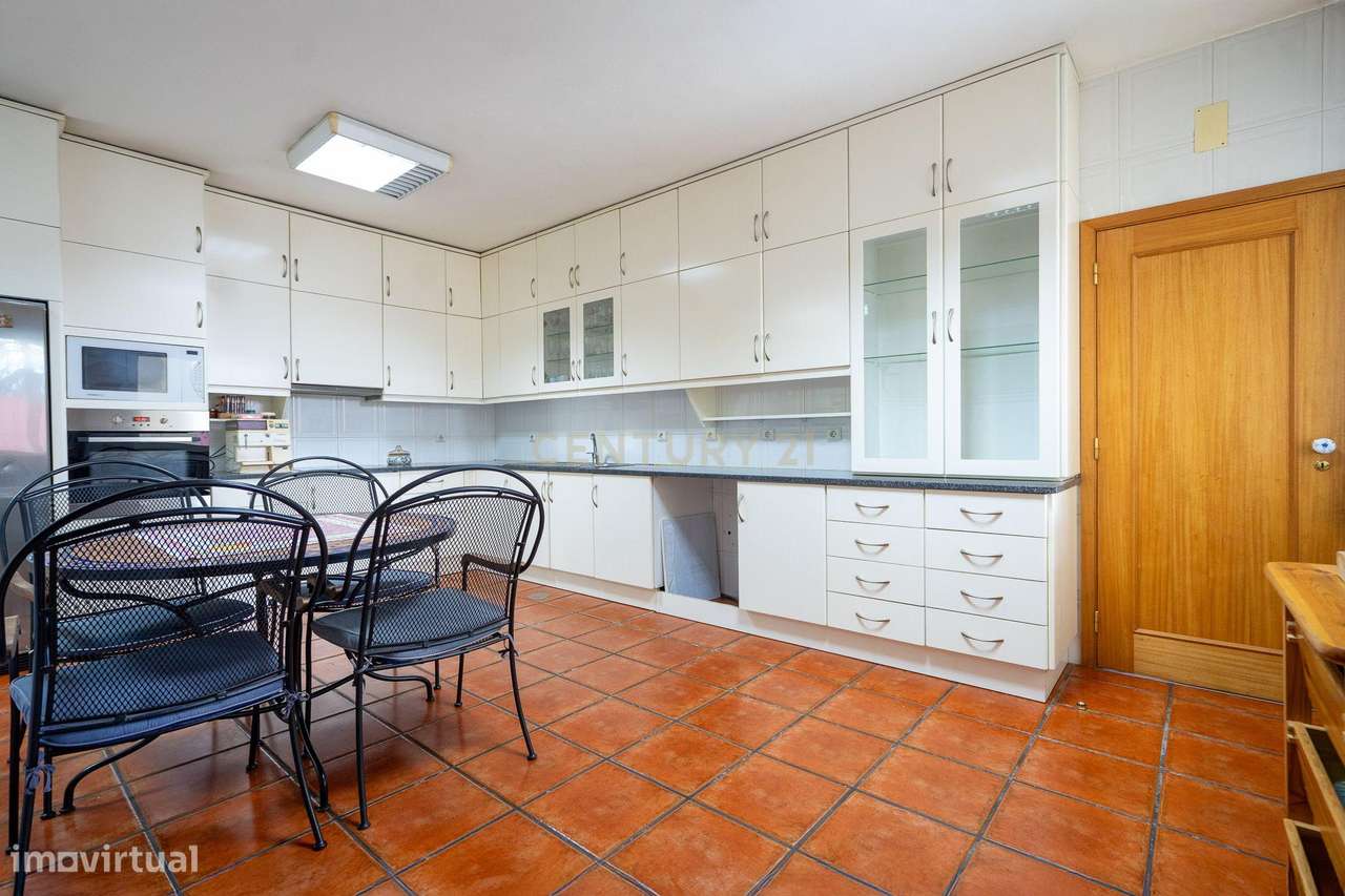 Moradia T5 com varanda coberta,terraço,piscina,jardim,poço,anexo e tel - Grande imagem: 4/60