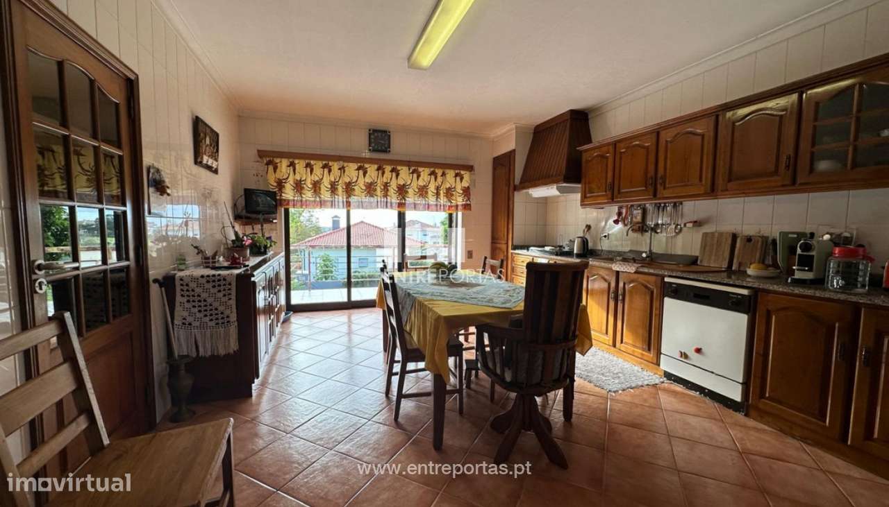 Venda de moradia V5 em bom estado geral, V. N. Anha, Viana do Castelo - Grande imagem: 5/40