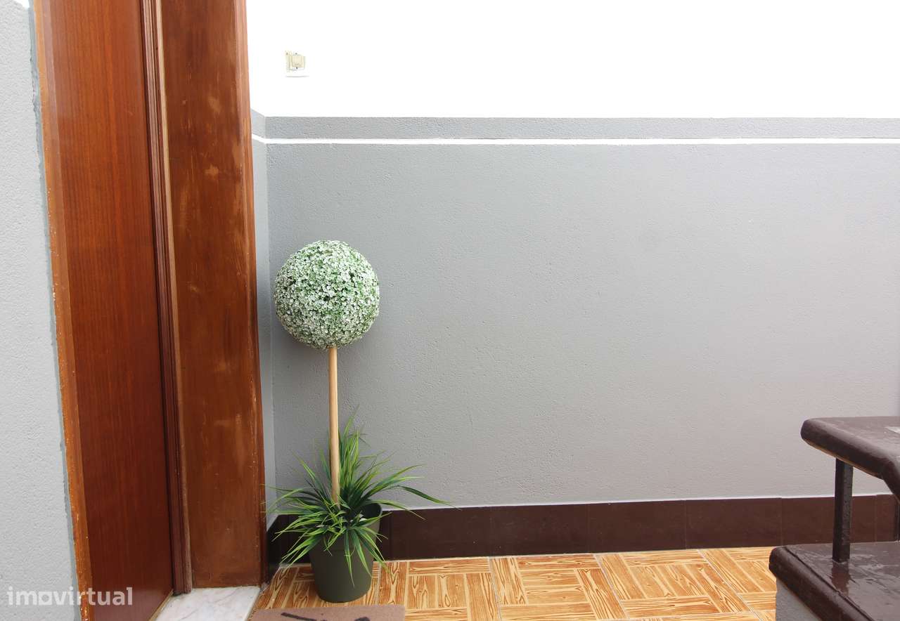 Apartamento T2 em zona central de Almada-10