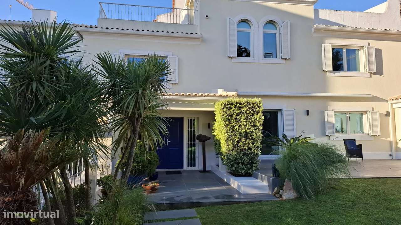 Moradia T5 Elegante e Clássica Renovada em Monte Estoril - Grande imagem: 4/35