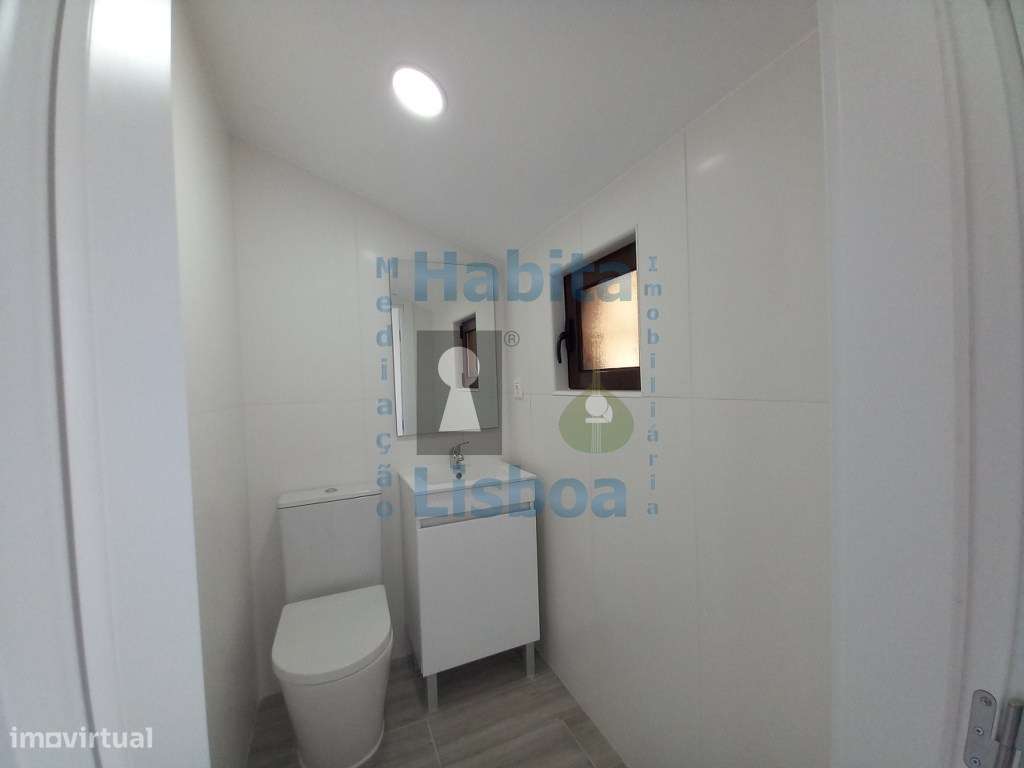 Duplex T3 Com Terraço junto à Praia Costa da Caparica-40