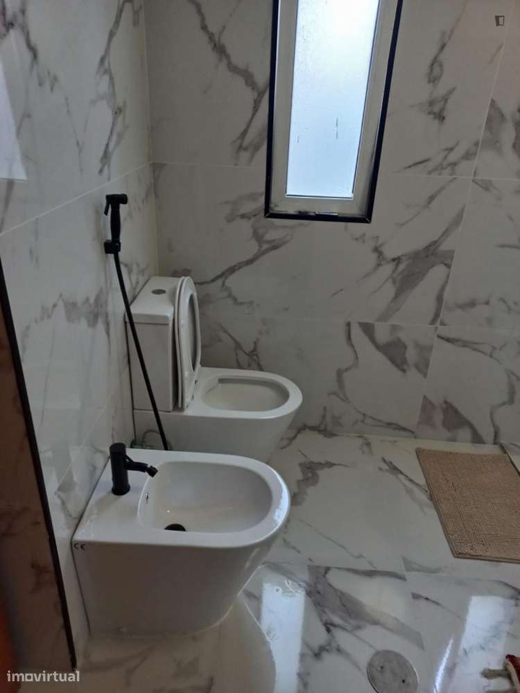 Quarto - localizado em Campanhã Porto - Grande imagem: 4/12