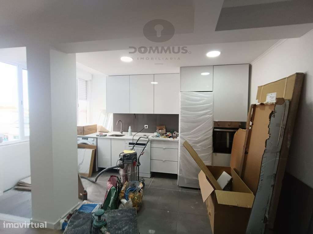 Apartamento T3 na Damaia totalmente Remodelado-12