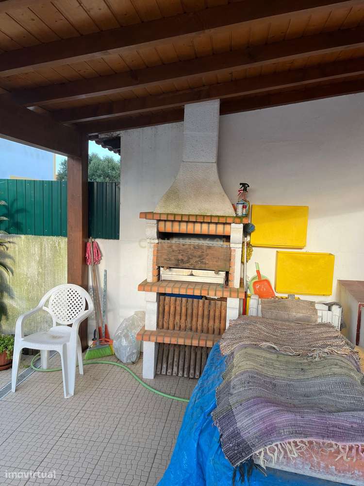 Moradia T4 em condomínio fechado com piscina, vista mar e walking dist-20