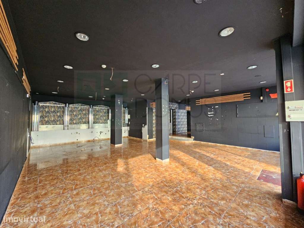 Prédio com Comércio e 2 apartamentos, em Mem Martins, Sintra-21