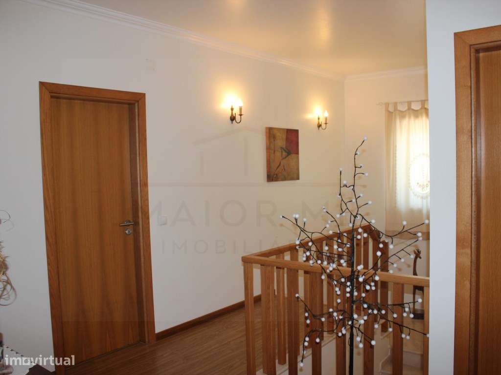 Moradia T5 com grandes áreas em zona muito tranquila de Rio Maior-45