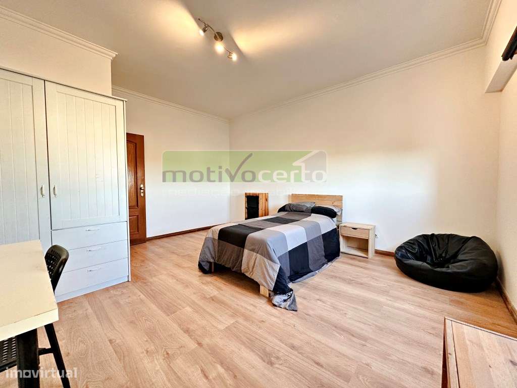 T2 Luminoso no Cacém com Varanda. Perto da Escola Secundária Gama B...-15