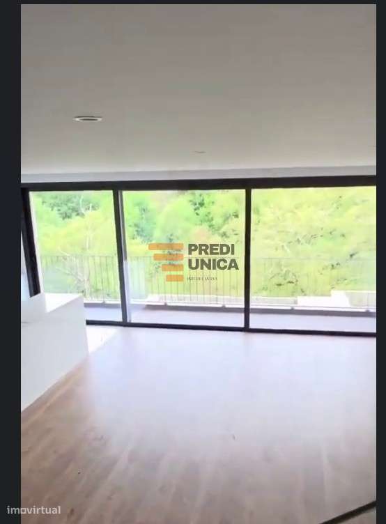 Moradia T3+1  Arquitetura Moderna Oferta ato escritura-5