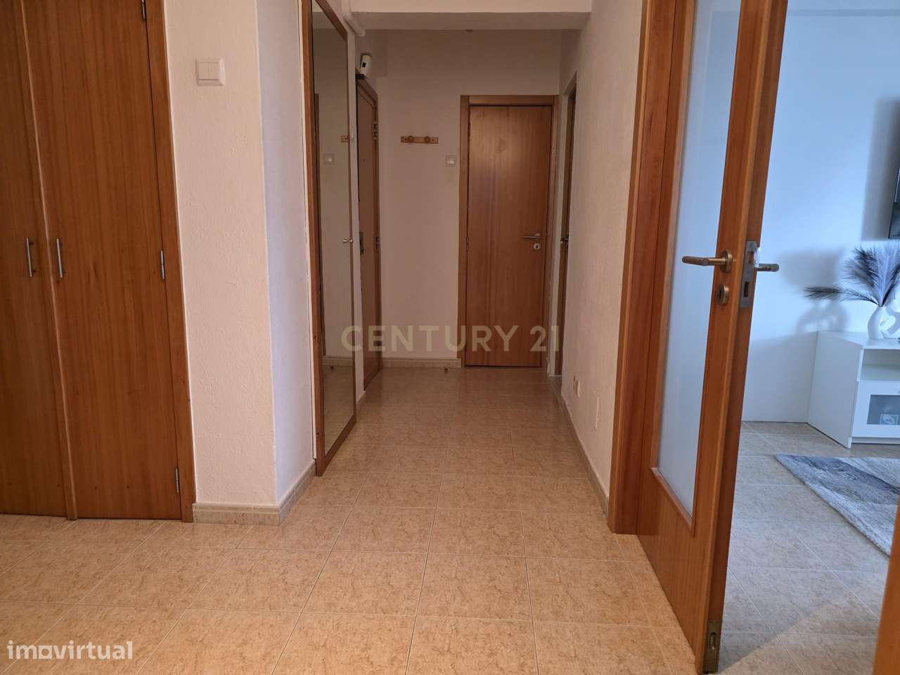Apartamento T3 em Monte Abraão com bons acessos e proximidade a Lisboa-13