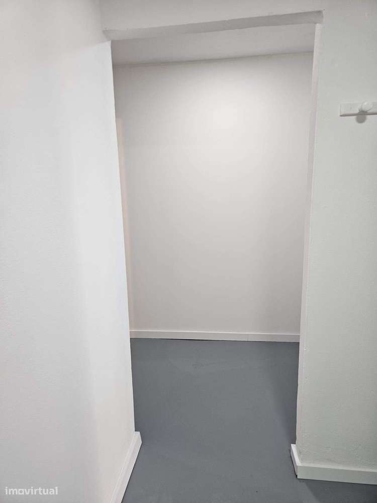 Garagem/Armazém para Venda – Totalmente Restaurado-26