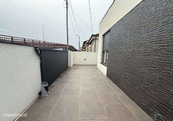Moradia T2 | 2 Frentes | Barbecue | Garagem | Fânzeres | Gondomar - Grande imagem: 4/57