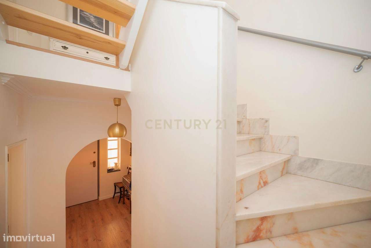 Moradia remodelada de 6 assoalhadas Exclusiva no Estoril-17