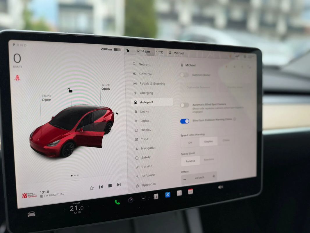 Tesla Model Y Long Range Dual Motor AWD - 9