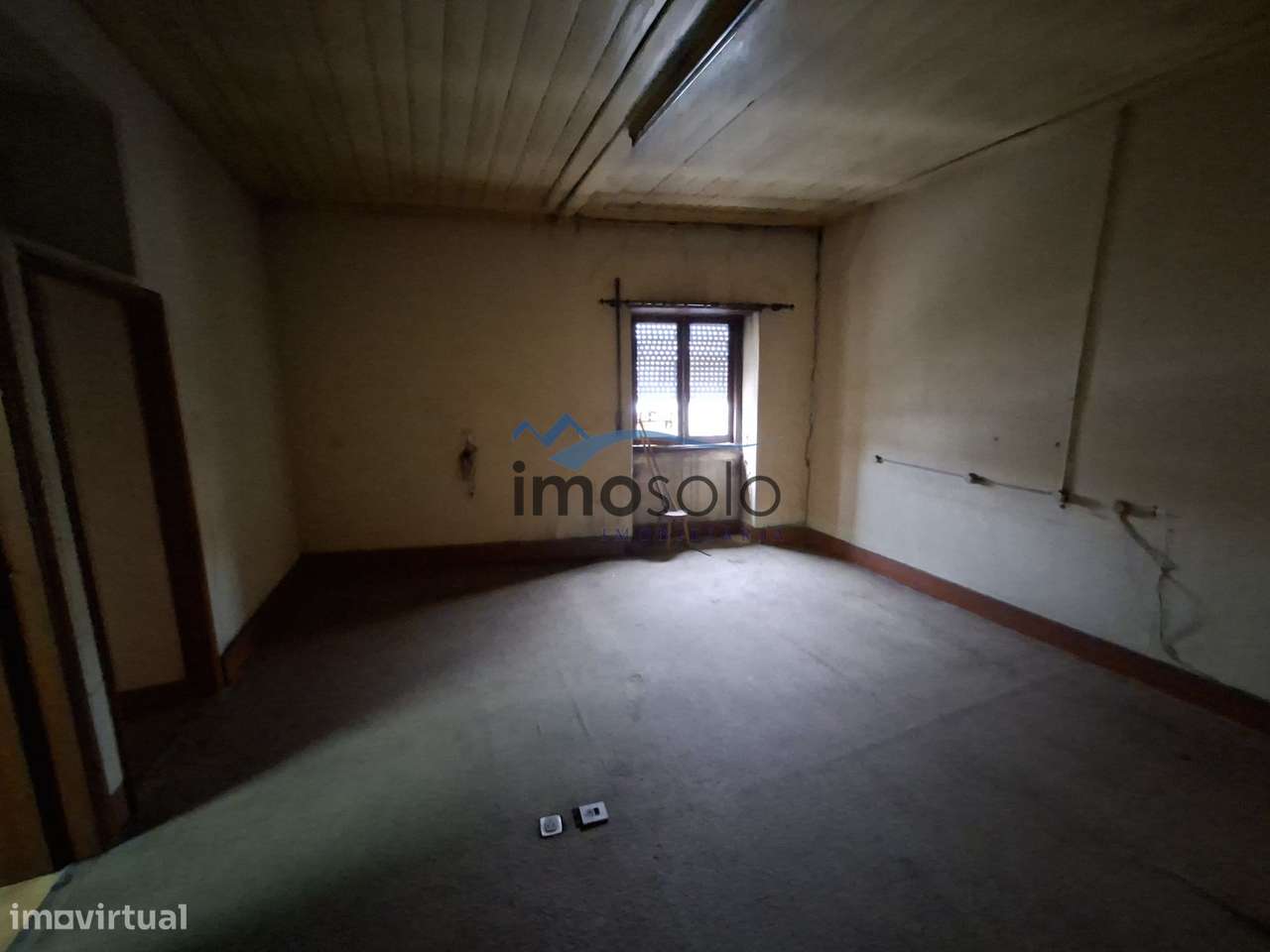 Moradia T2 com Oportunidade de Recuperação e Negócio Integrado-7