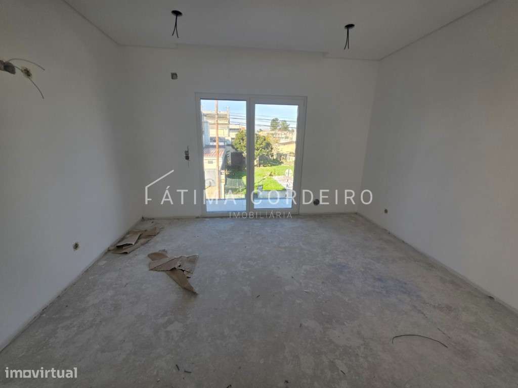 Moradia Geminada T4 com duas Suítes em fase final de acabamentos-10