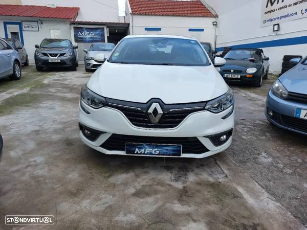 Renault Mégane 1.5 dCi Limited EDC - 12