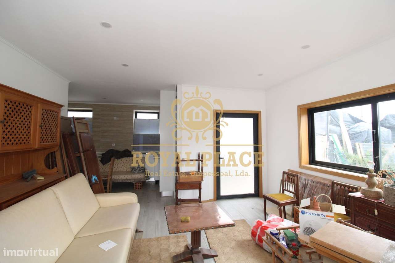 Moradia V2 Renovada com Anexo, Lourosa-12