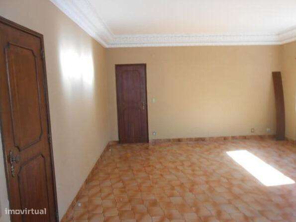 Moradia T6 em Tomar – Bons Acessos e Grande Potencial - Grande imagem: 4/10