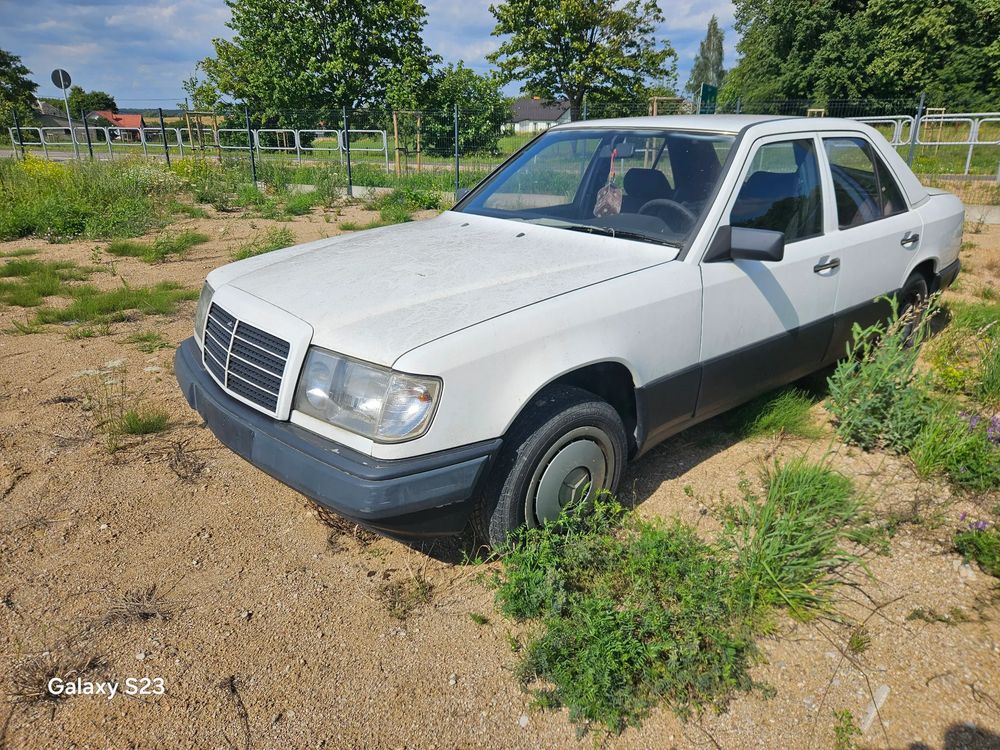 Mercedes-Benz E 1986