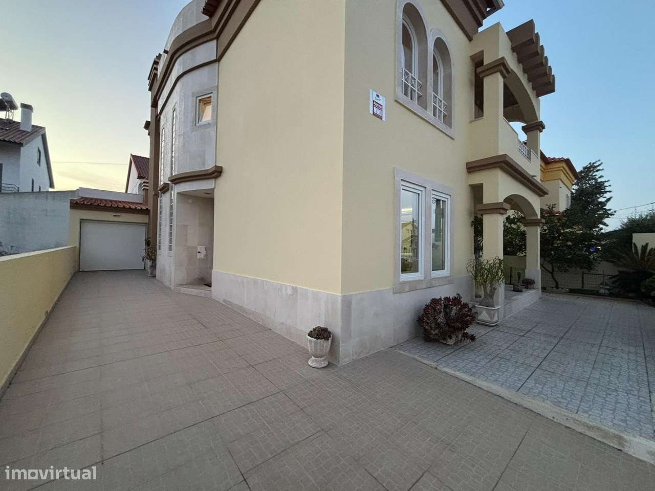 Moradia isolada T5 em Fernão Ferro. - Grande imagem: 5/36