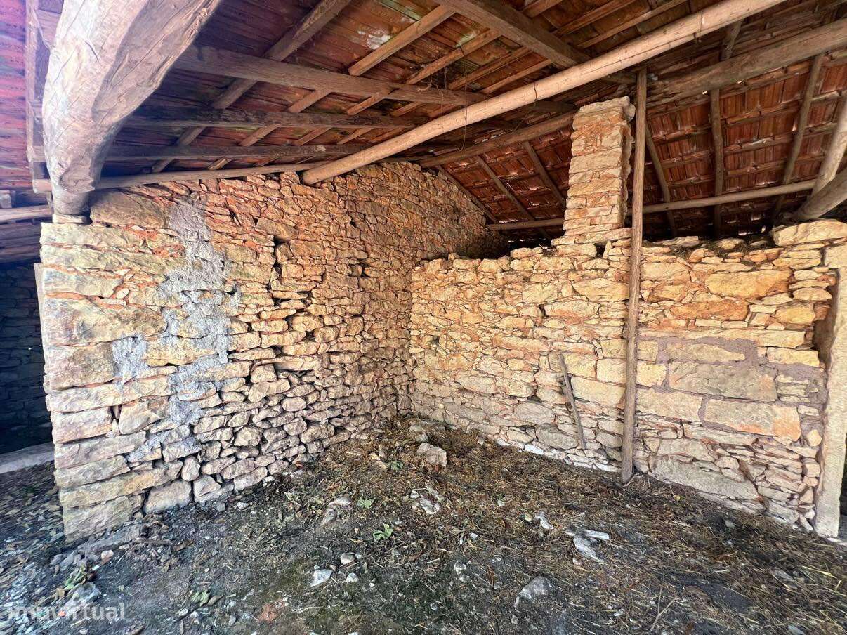 Casa em Pedra - CH3172/26-6