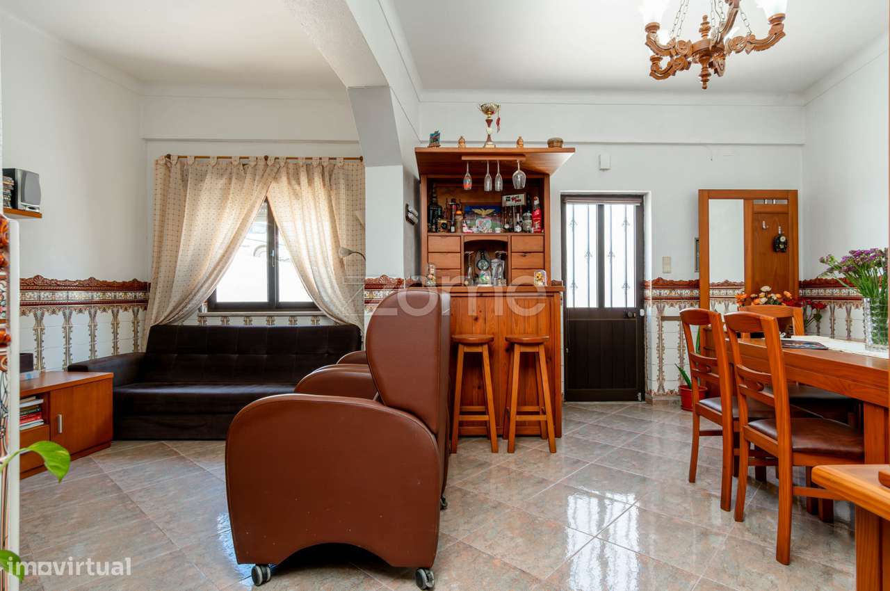 Moradia T1 + 1 Azambuja com Espaço Comercial-12