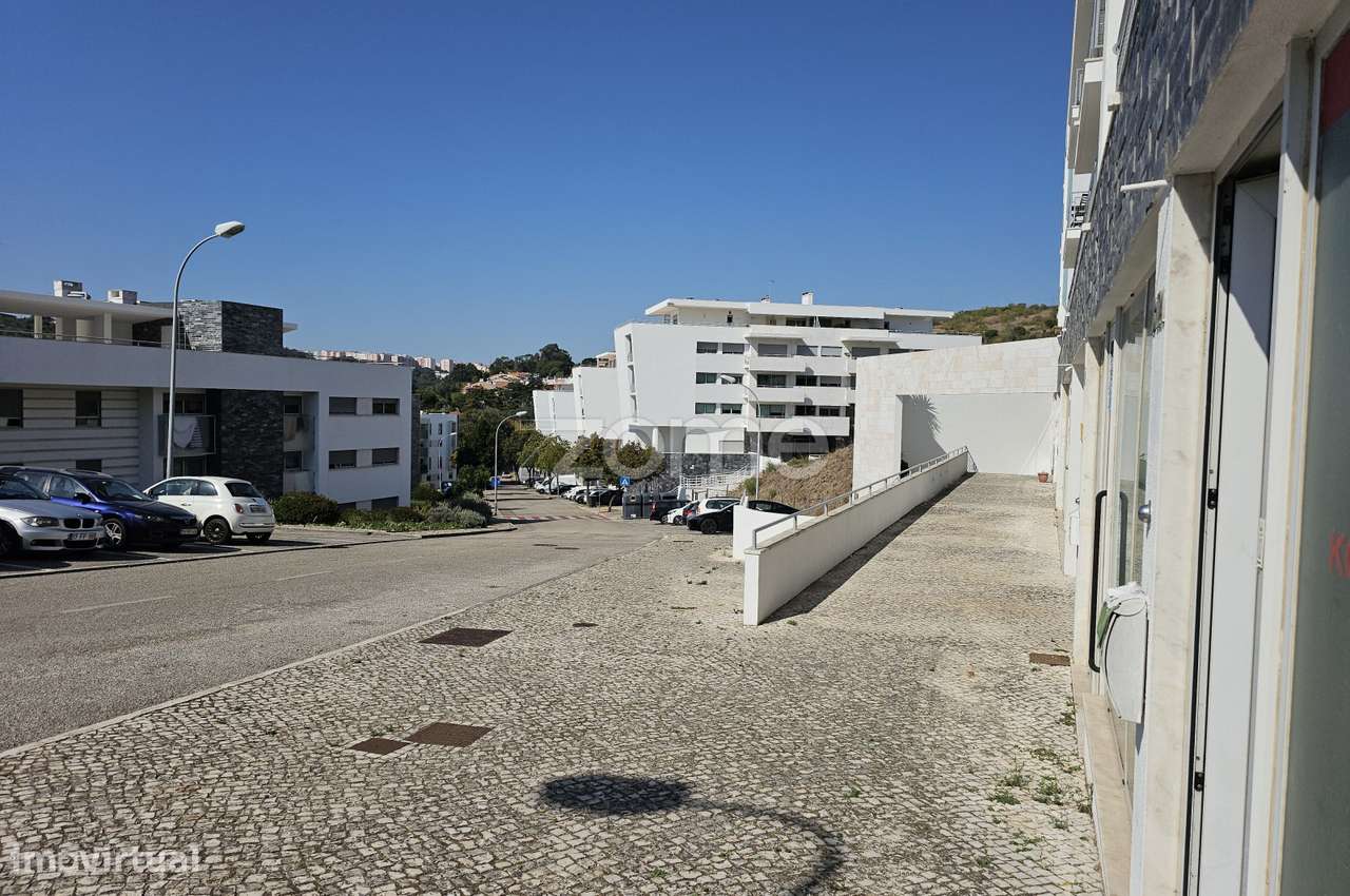 Escritório para Arrendamento em Barcarena - Pronto a Utilizar - Grande imagem: 2/22