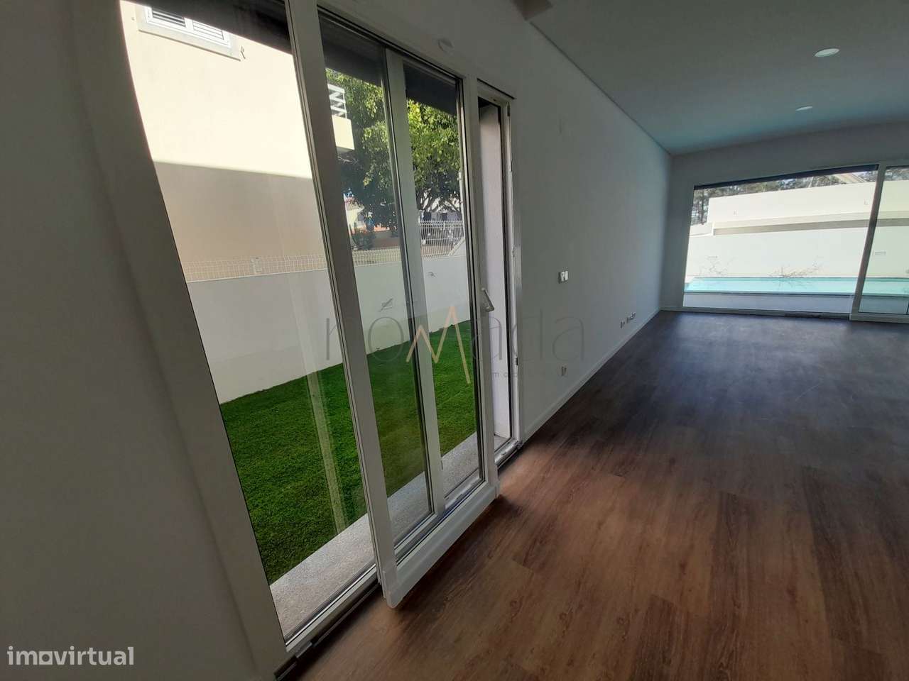 Fantástica moradia localizada no bairro de Valadares, Seixal-7