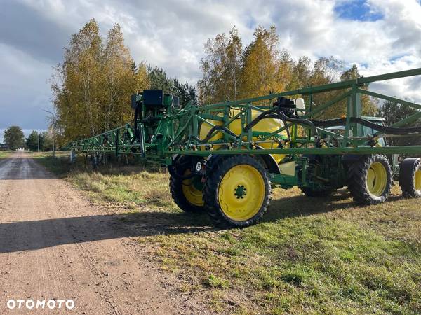 John Deere 832 - 12