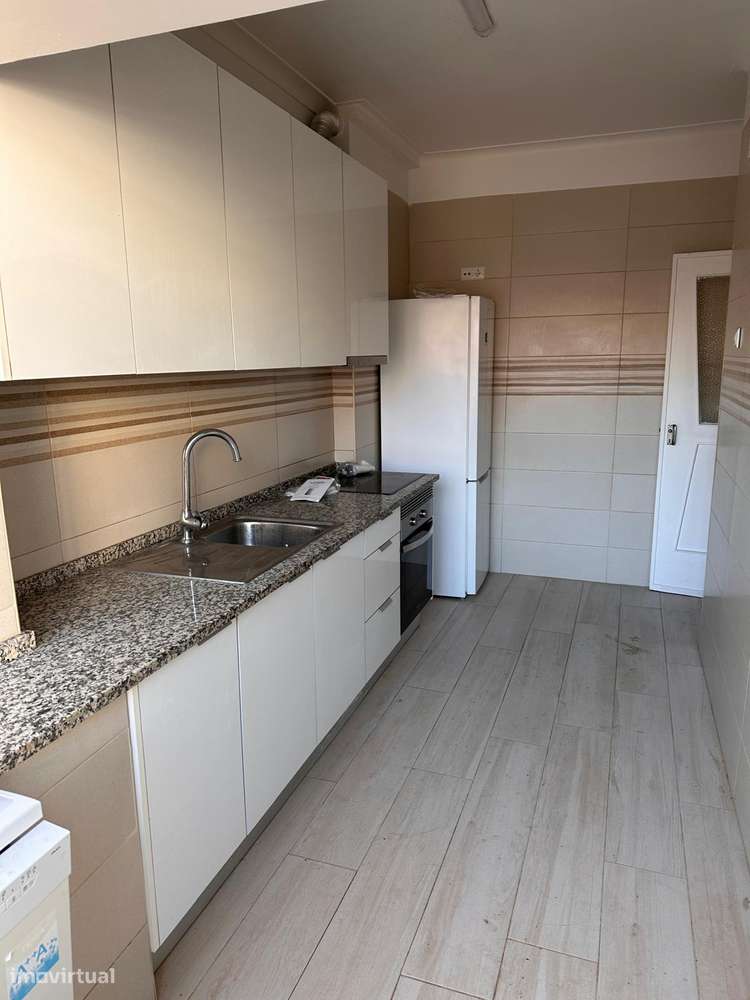 Apartamento T3 com varanda e cozinha equipada - Grande imagem: 3/6