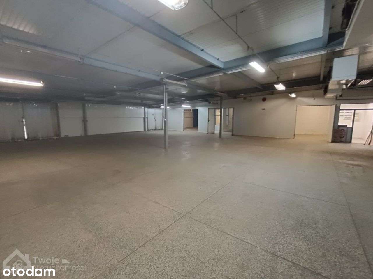 Kompleks magazynowo-biurowy z dużą działką-13